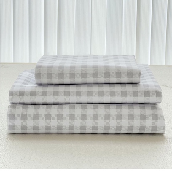 Full size sheet set Amazon basic New in sealed box. Grey gingham plaid - Picture 1 of 8